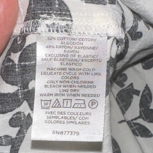 Ann Taylor‎ Ivory and Black Patterned Blouse Sz. M - Picture 10 of 10